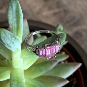 10 K THL gemstone ring